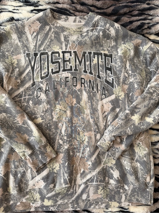 Abercrombie & Fitch Other - NWOT Viral Abercrombie & Fitch Camo Yosemite Graphic Crew Sweatshirt